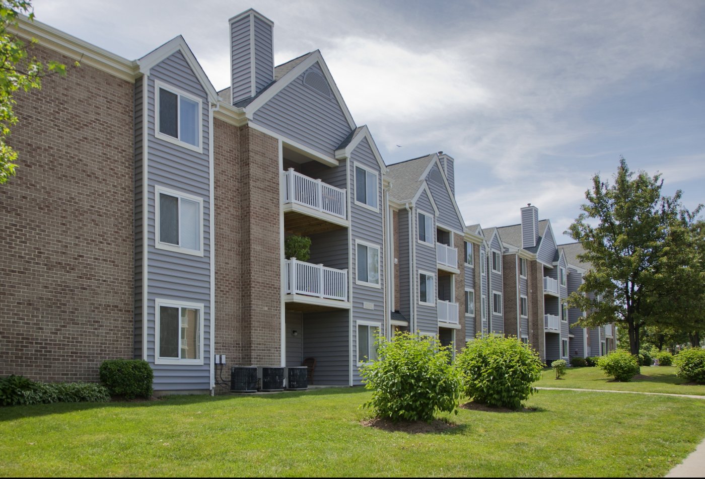 Woodbridge Station Apartments - Christian Siding