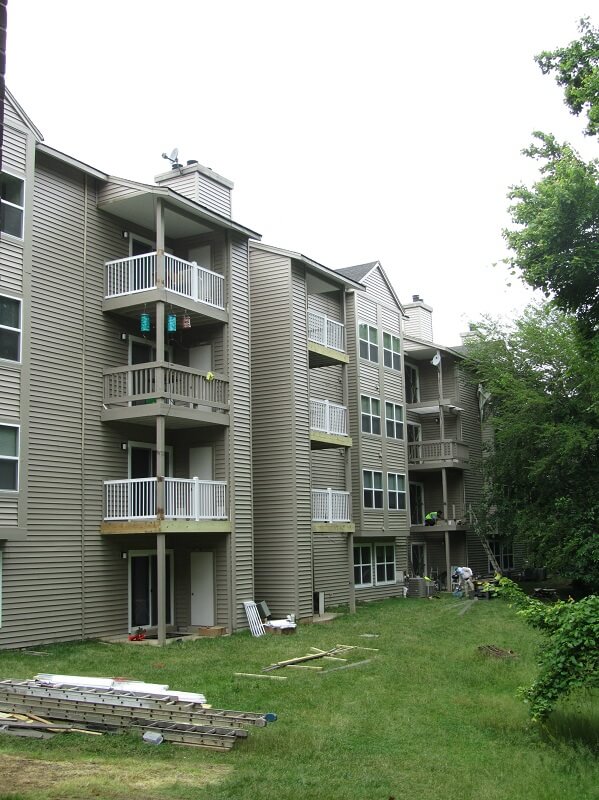 Hunt Club Apartments - Christian Siding